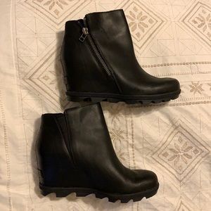 Worn once!!!  Sorel size 9 black ankle boots